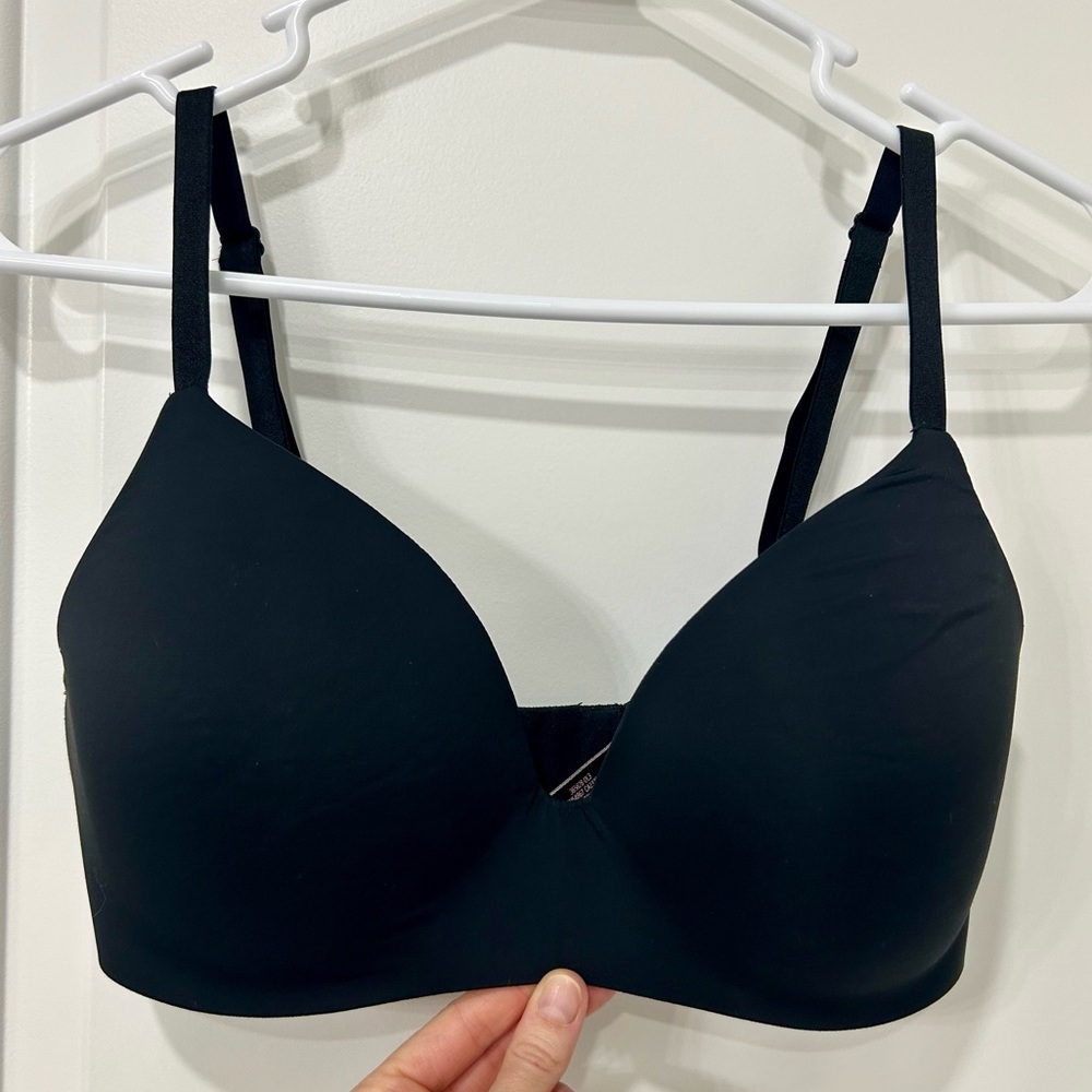 Victoria’s Secret Seamless Wireless Black Bra 34DD